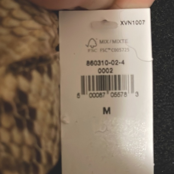 Brand new.  Beautiful silk.  Gorgeous colours - Picture 4 of 4